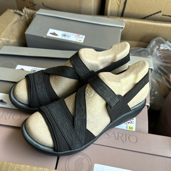 BZEES Chance Washable Strappy Sandals - Picture 6 of 7